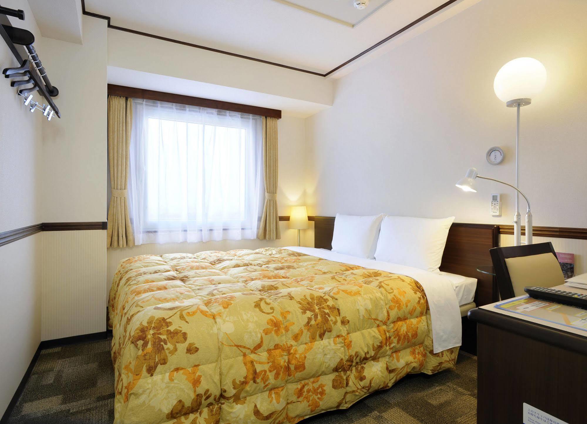 Toyoko Inn JR Yokohama sen Sagamihara Ekimae Eksteriør billede